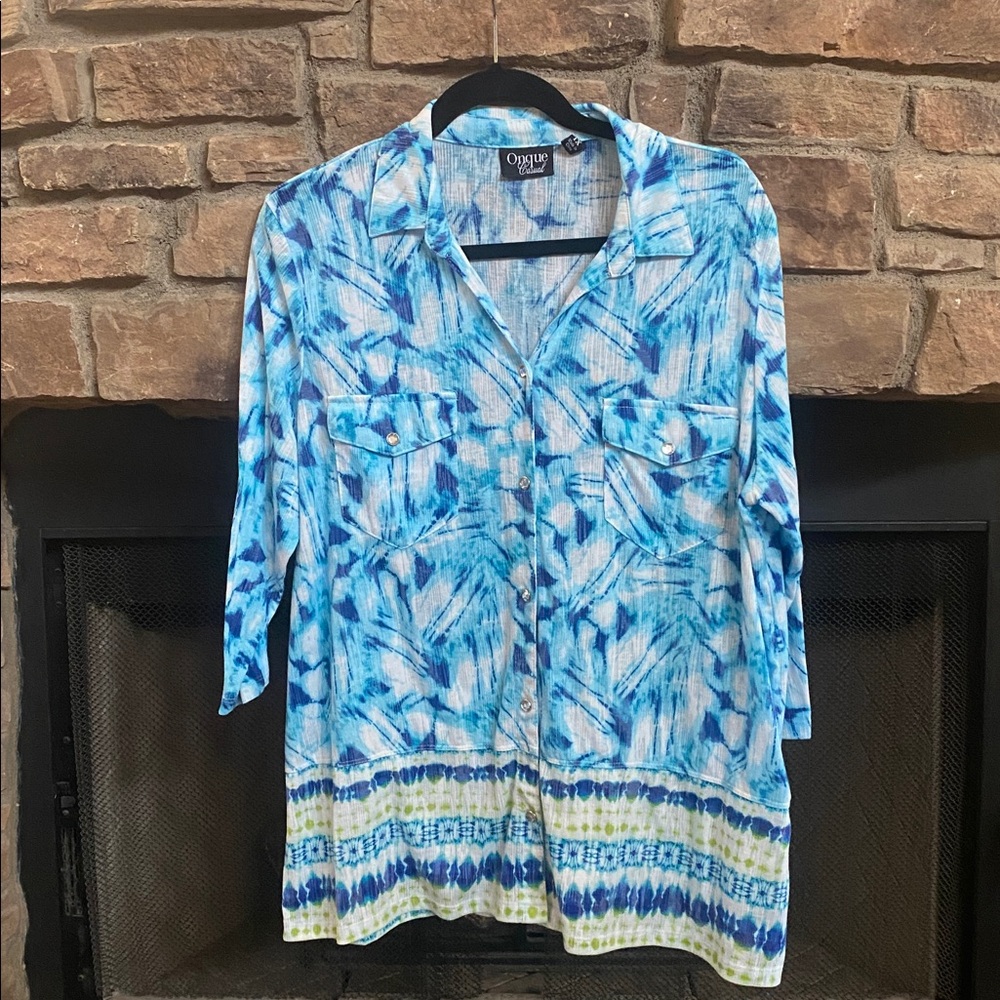 Onque Casuals Blue, yellow and White Patterned Top with shiny snap buttons. 1X